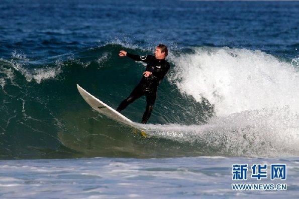 市六届人大二次会议沙坪坝代表团召开全体会议
