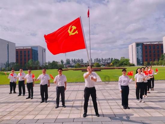 建设工程领域诉讼投资暨企业高质量发展高峰论坛在昆举行