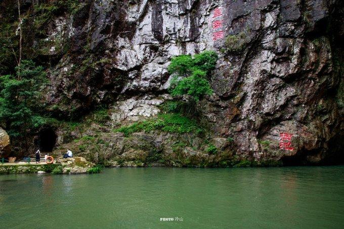 62年前,2个探险家到了马里亚纳海沟,在海底9千米听到敲门声